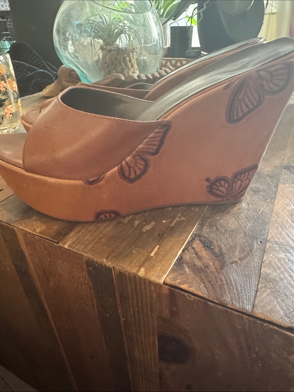SchutWomens Tan Leather Butterfly-Embroidered Wedge Sandals